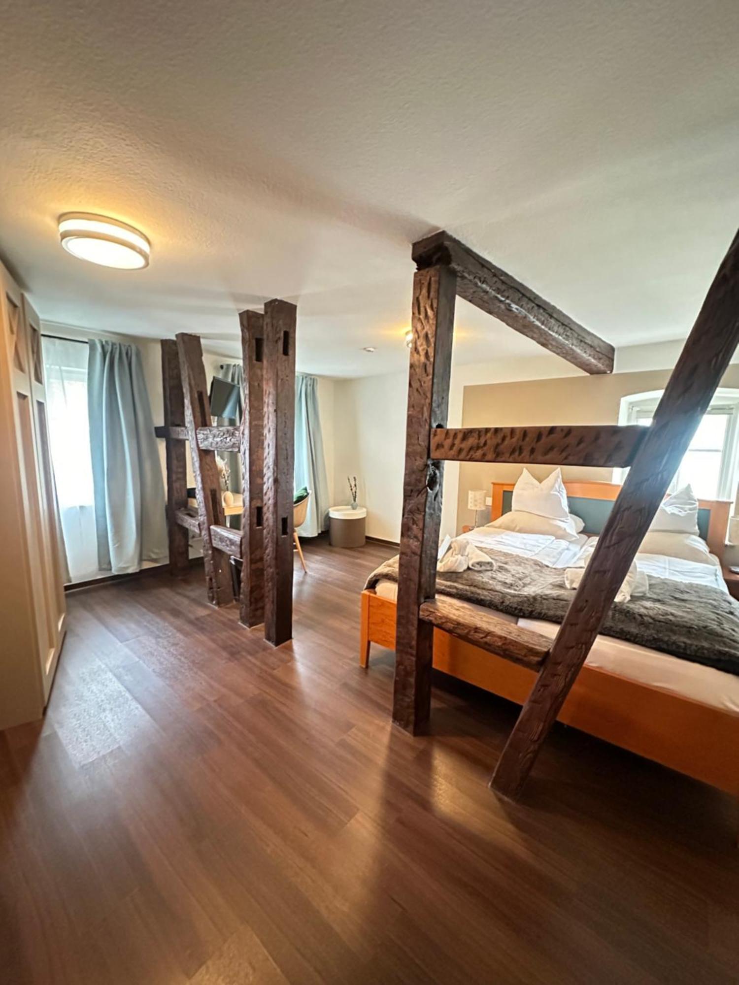 Hotel Adler Am Schloss Bonnigheim エクステリア 写真